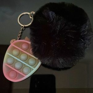Pop-it and black puff keychain, 9 mochi squishy toys.
